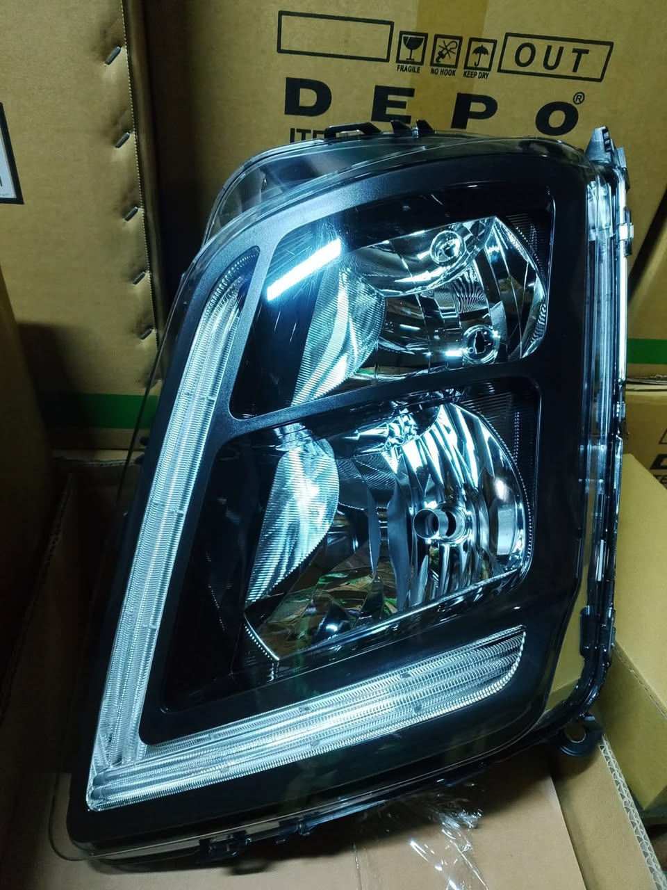 Faro led Volvo marca Depo derecho